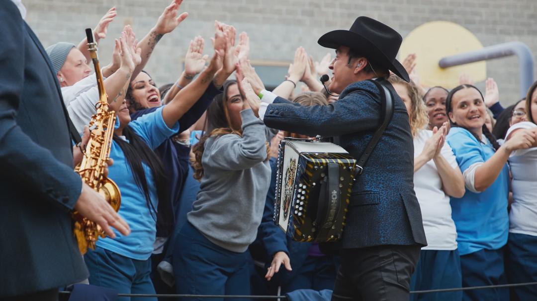Background image for Los Tigres del Norte at Folsom Prison