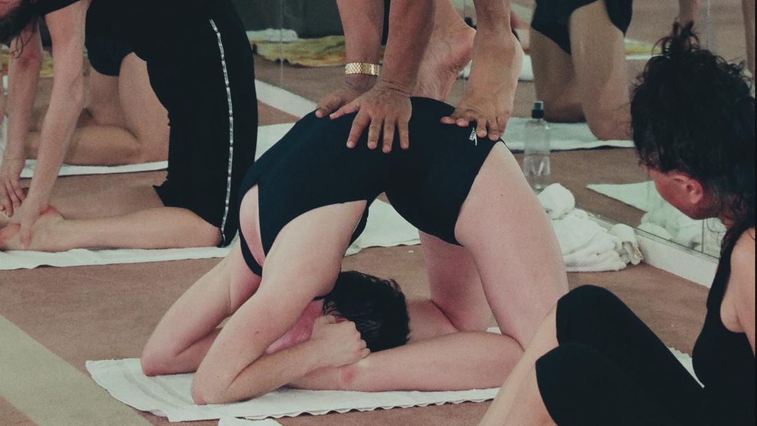 Background image for Bikram: Yogi, Guru, Predator
