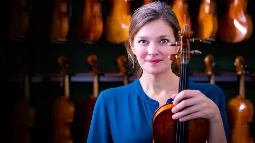 Background image for Janine Jansen: Falling for Stradivari